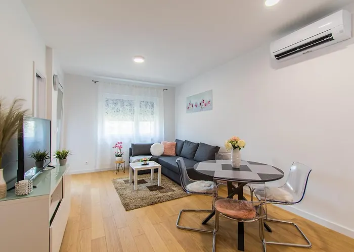 Flexible Selfcheckins 51 - Zagreb - Garage - Loggia - New
