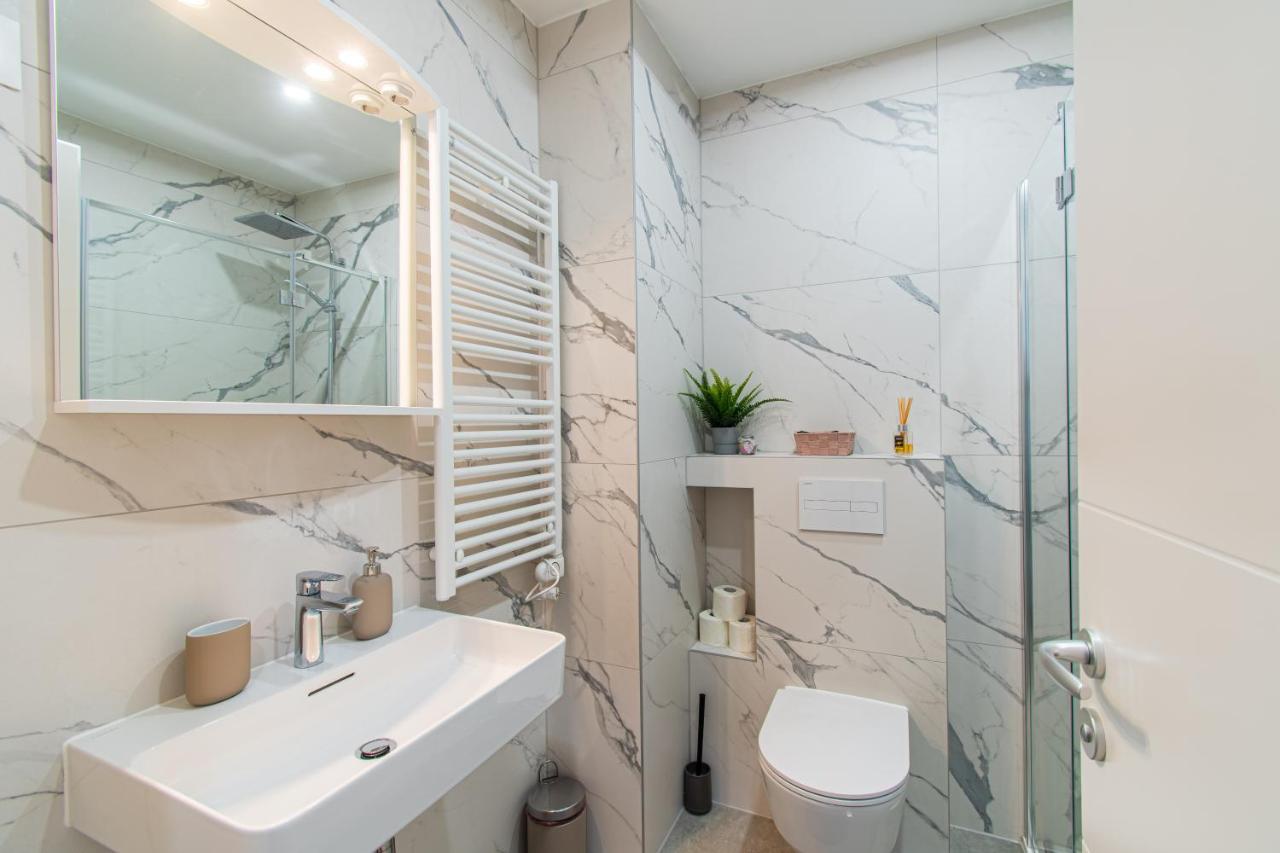 Flexible Selfcheckins 51 - - Garage - Loggia - New Apartment *