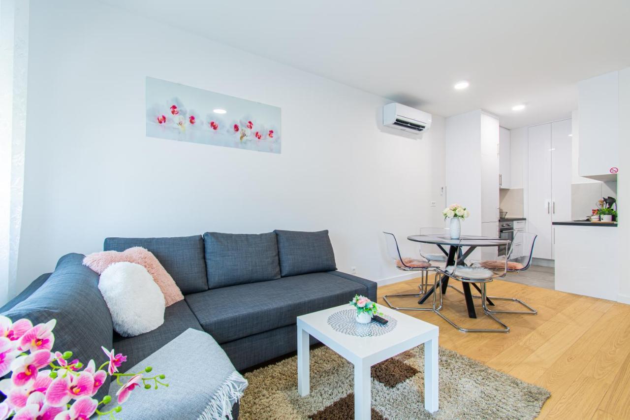 Flexible Selfcheckins 51 - - Garage - Loggia - New Apartment *