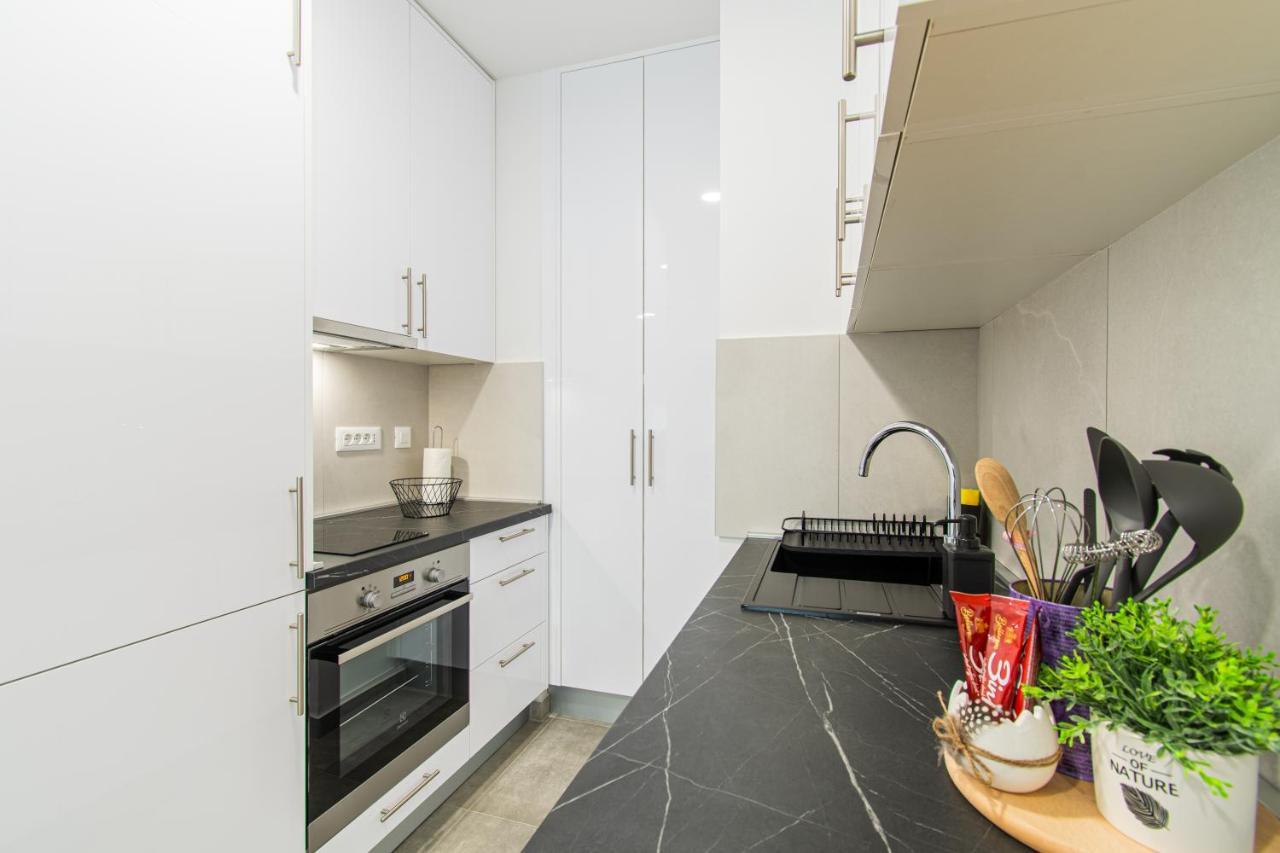 Flexible Selfcheckins 51 - - Garage - Loggia - New Apartment *